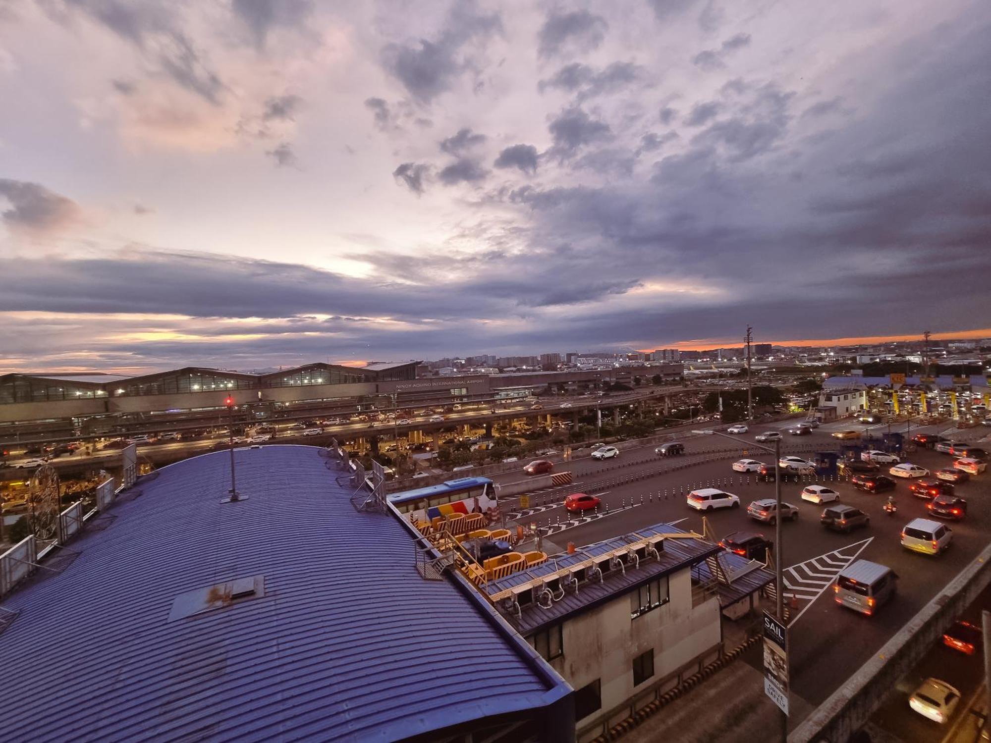 Palm Tree Condos Near Mnl Airport Terminal 3 By Elr マニラ市 エクステリア 写真